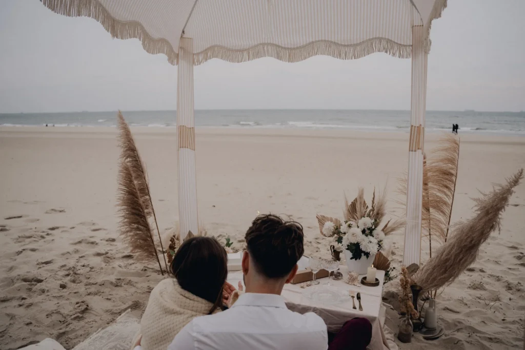 Intymna kolacja zaręczynowa na plaży - wyjątkowy moment przygotowany przez Chabazie