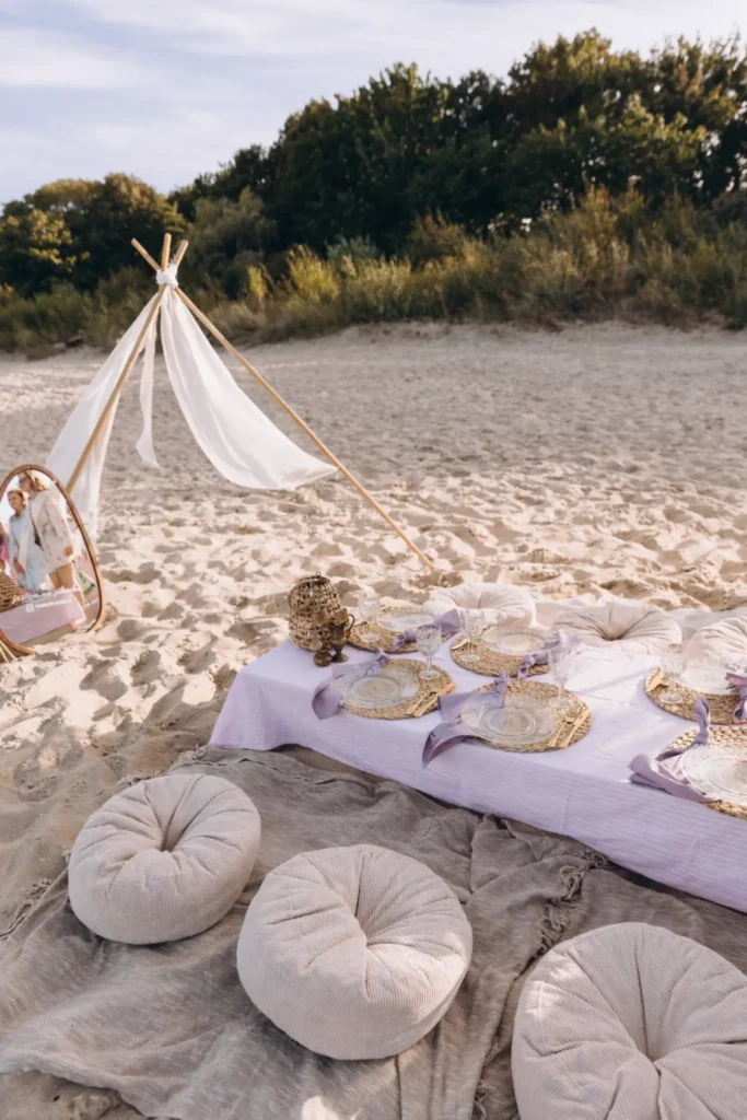 piknik z tipi zorganizowany na plaży w Gdańsku przez Chabazie Studio