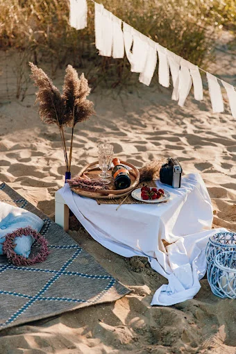Boho piknik na plaży w Sopocie – aranżacja Chabazie Studio