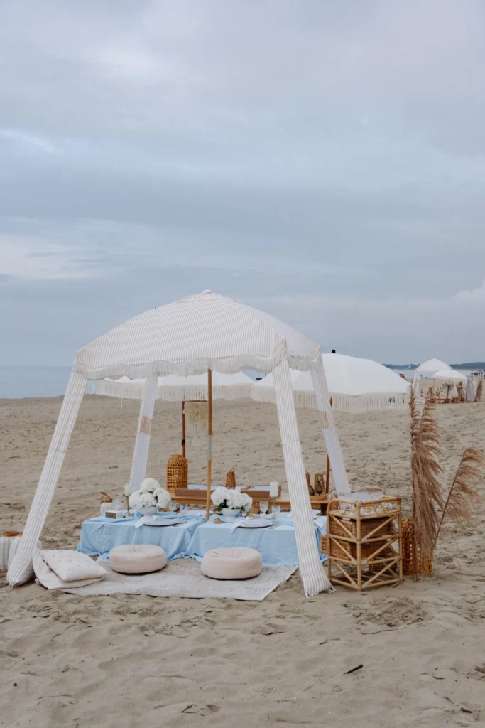 Piknik z baldachimem na plaży – Chabazie Studio