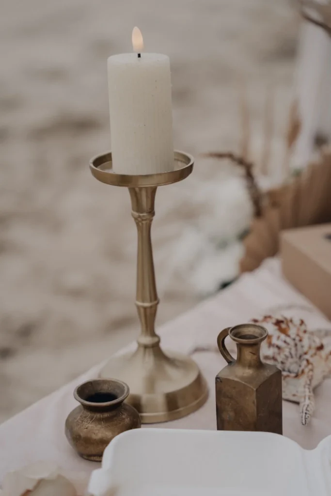 Zaręczyny Standard na plaży – świeca i dekoracje stołu