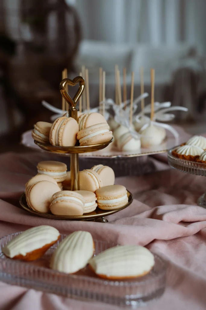 Makaroniki, cakepops, magdalenki - słodki stół w Chabazie studio