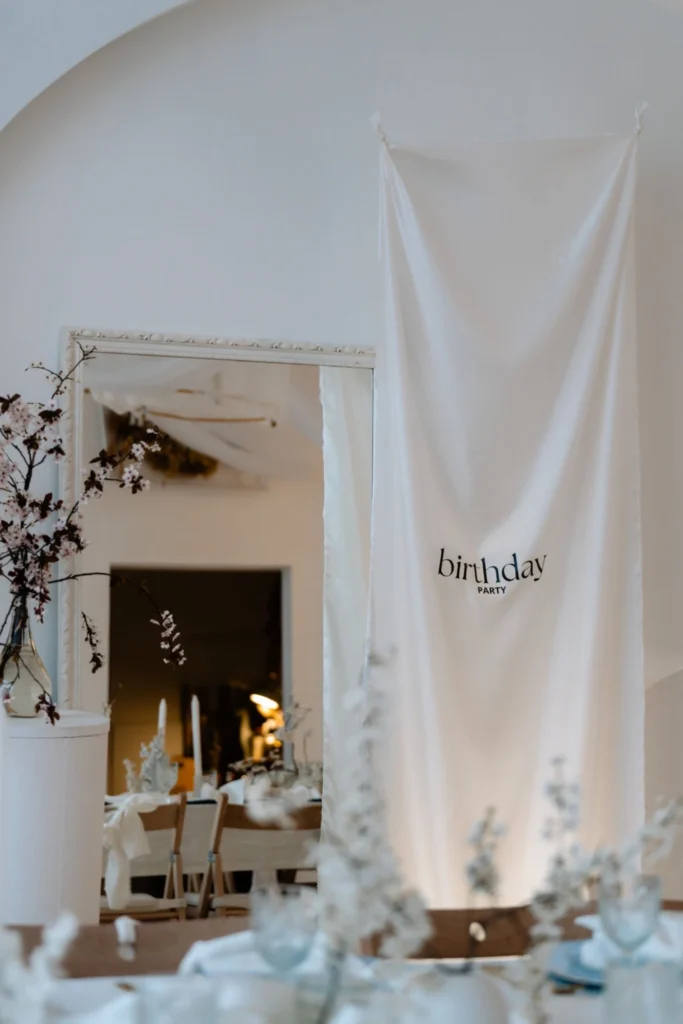 Dekoracje urodzinowe na przyjęciu zorganizowanym przez Chabazie Studio