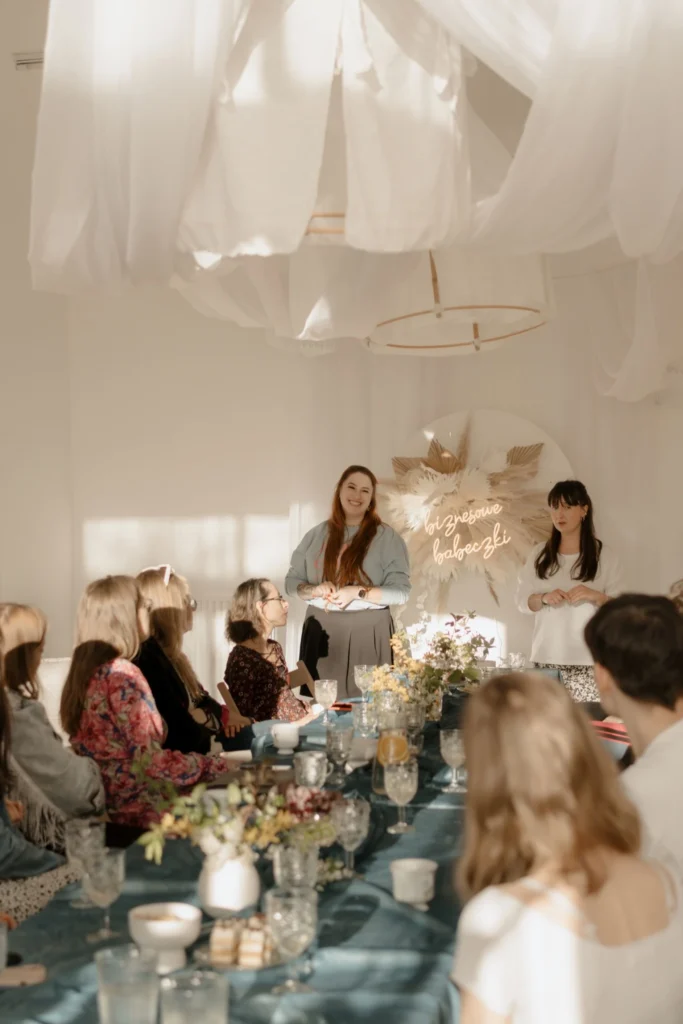 Spotkanie społeczności w Chabazie Studio – rozmowy i wspólny czas